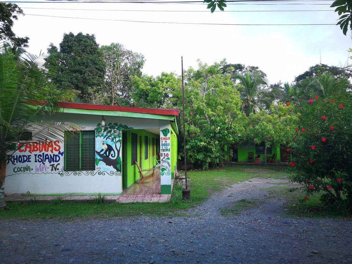 Cabinas Rhode Island Ostello Cahuita Esterno foto