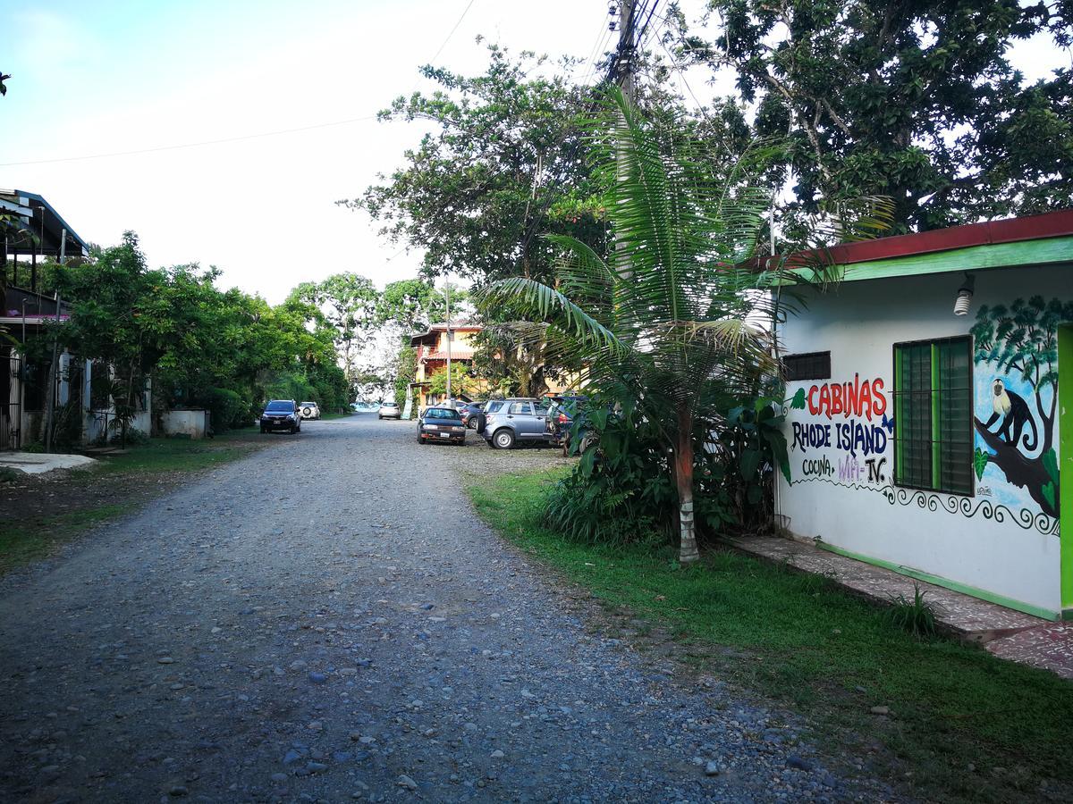 Cabinas Rhode Island Ostello Cahuita Esterno foto